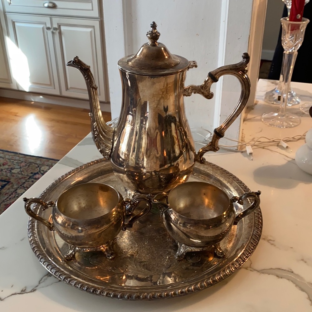 M. W. ROGERS SILVER PLATER COFFEE SUGAR CREAMER TRAY SET.
